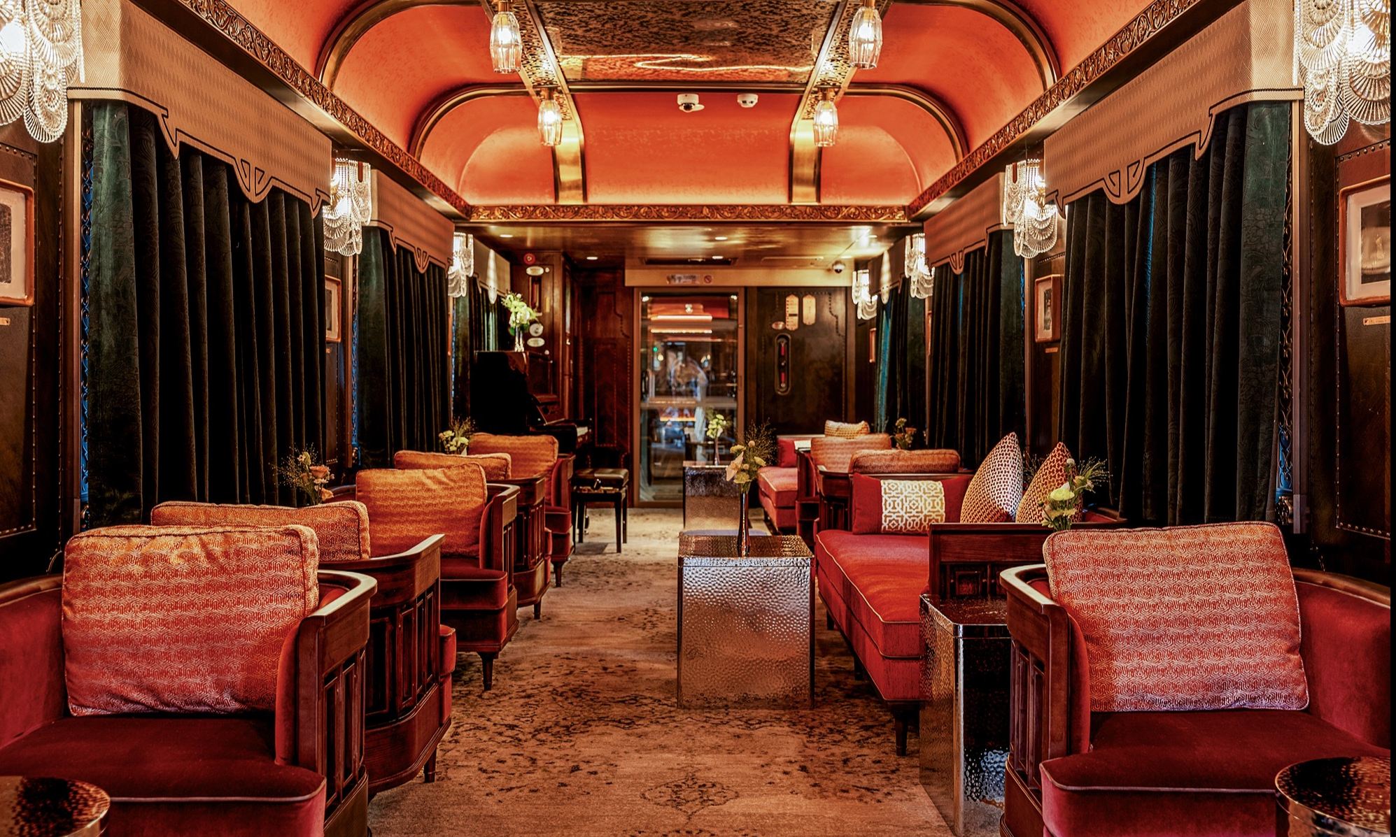 Panda Luxury Train · chengdu