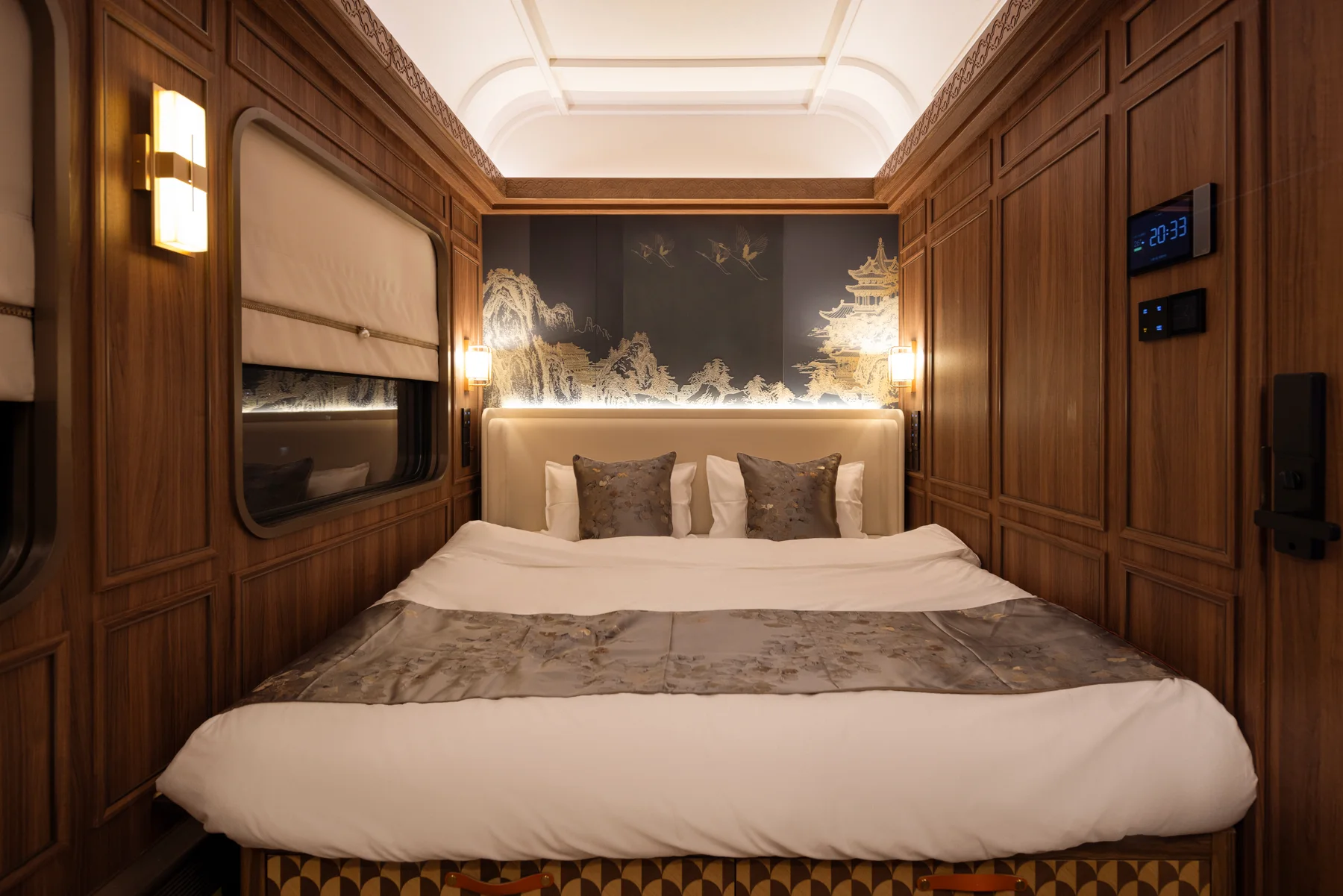 Poetic Residence aboard Chengdu