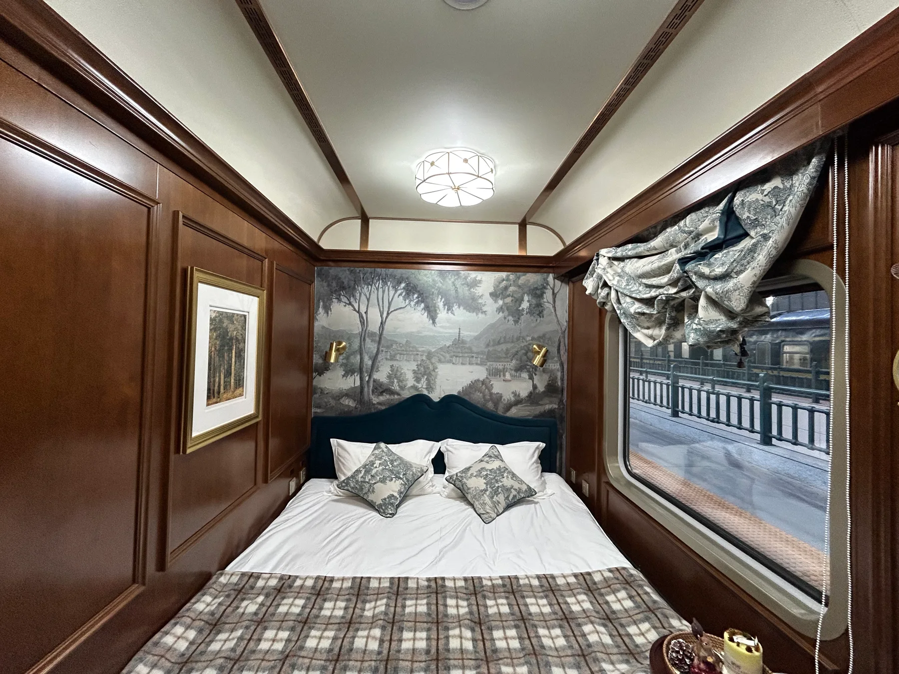 King-bed room aboard Lindu Express