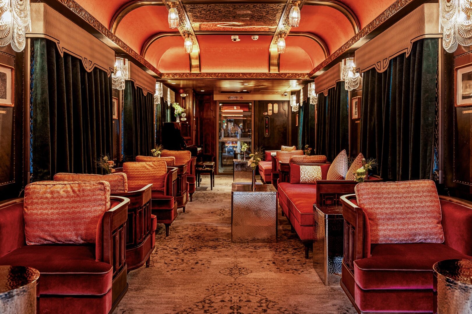 Star palace lounge car_Highlights